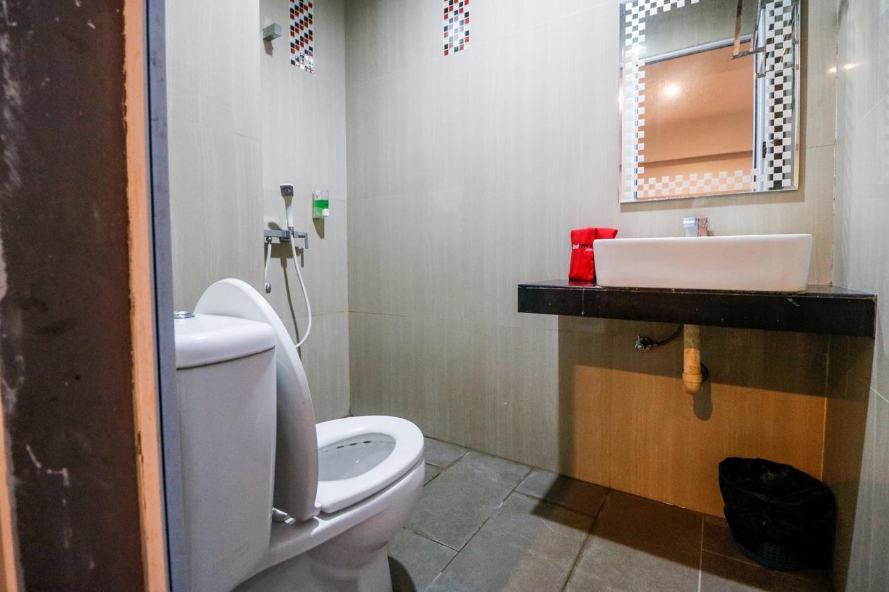 Reddoorz Plus Near Pasar Wisata เปกันบารู ภายนอก รูปภาพ