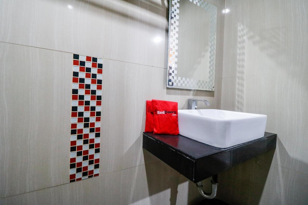 Reddoorz Plus Near Pasar Wisata เปกันบารู ภายนอก รูปภาพ