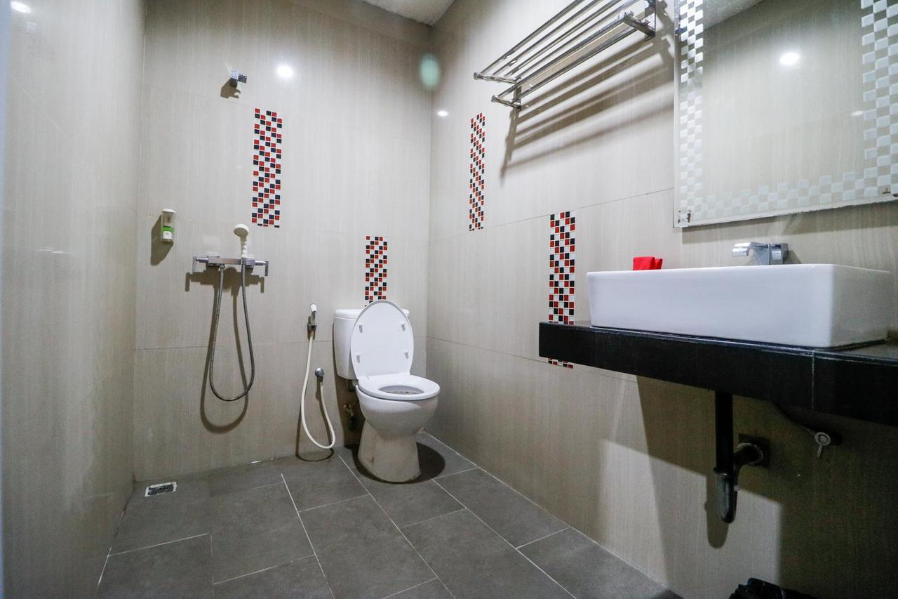 Reddoorz Plus Near Pasar Wisata เปกันบารู ภายนอก รูปภาพ